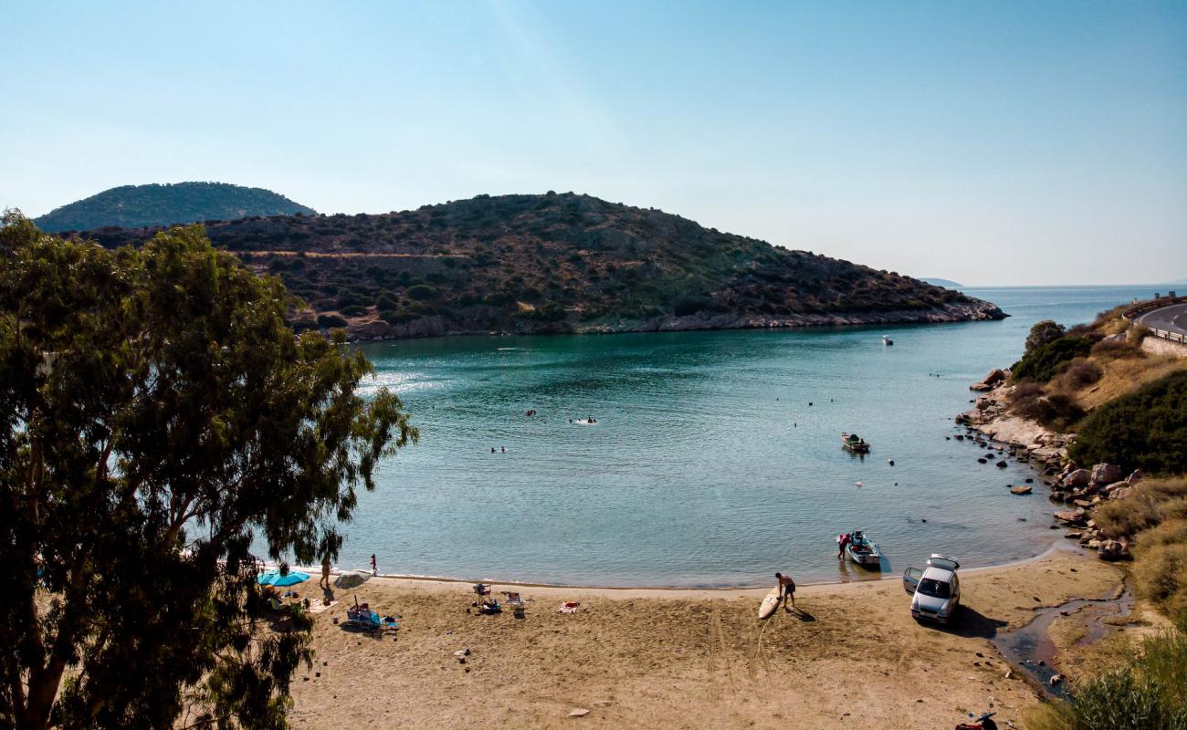 Foto de Lomvarda beach con arena oscura superficie