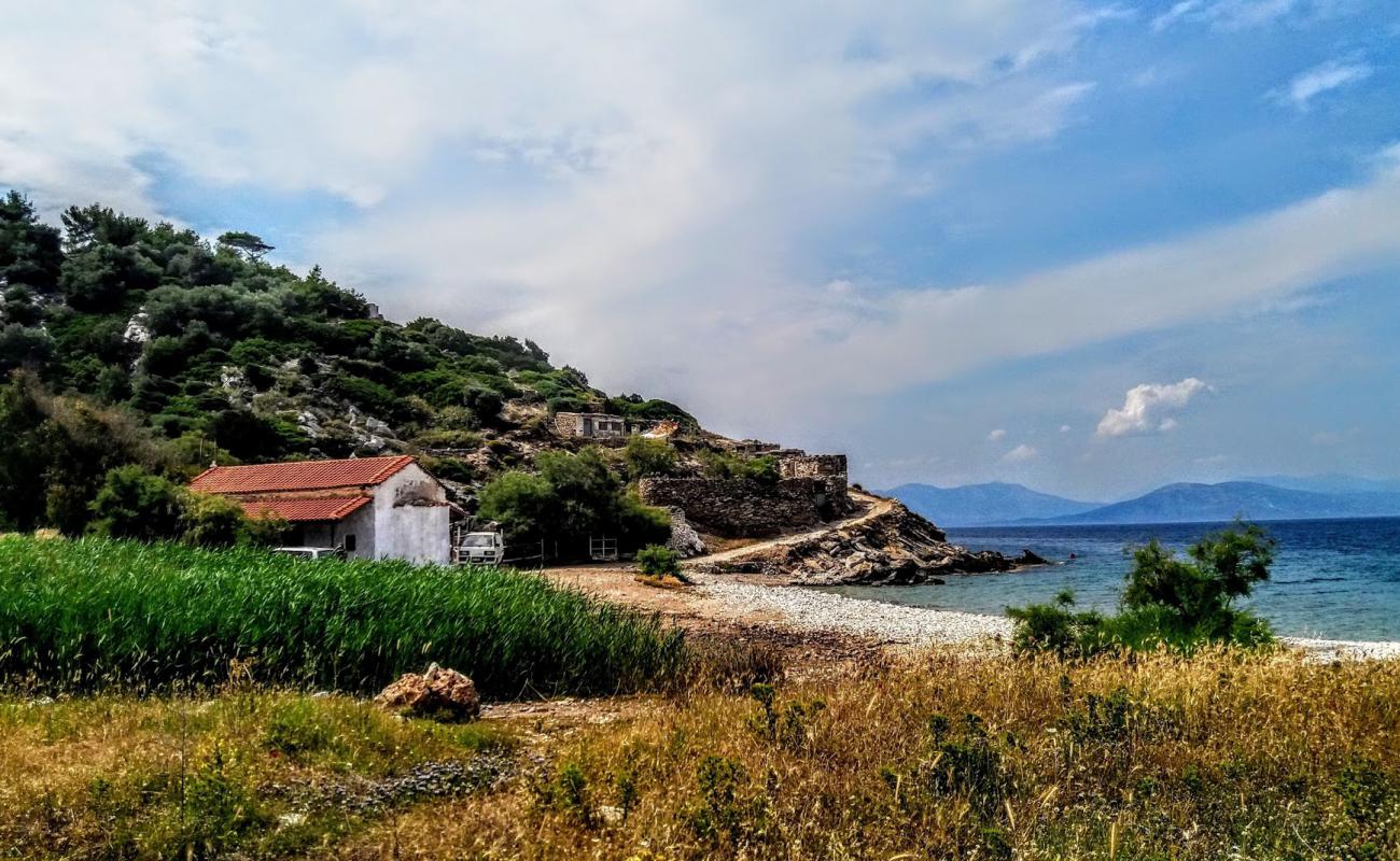 Foto de Agia Marina con guijarro ligero superficie