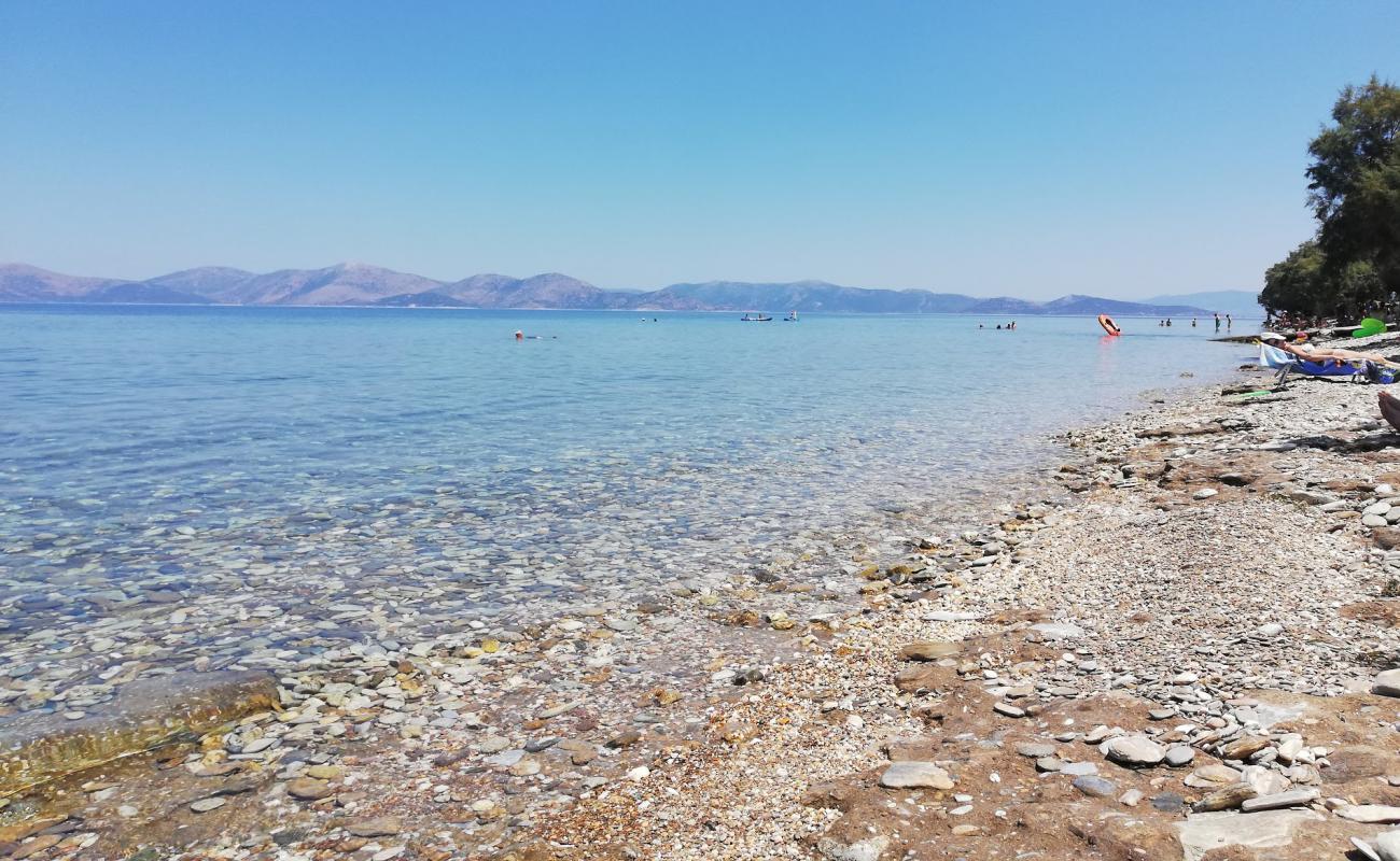 Foto de Sesi beach con guijarro oscuro superficie