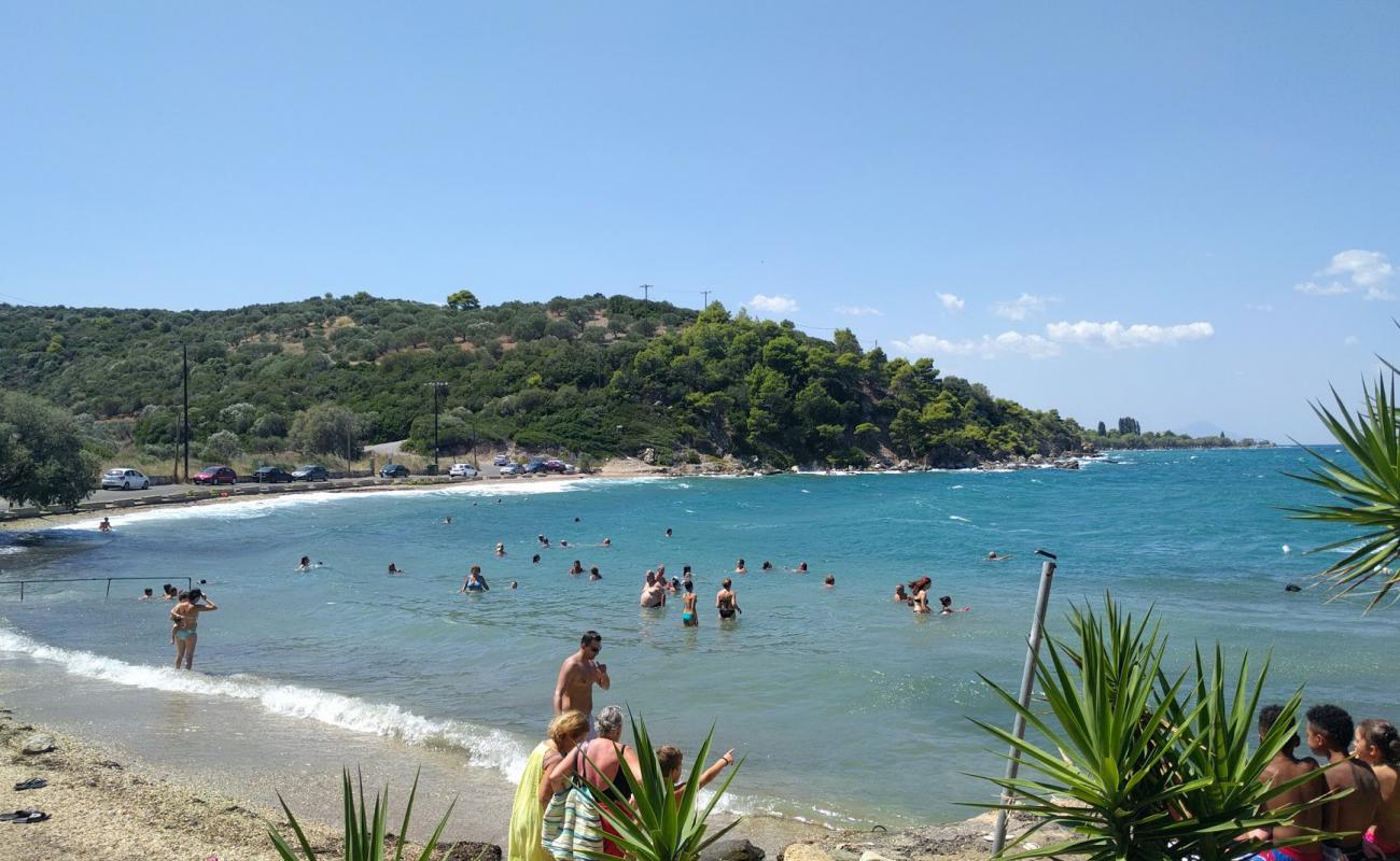 Foto de Limnionas beach con guijarro ligero superficie