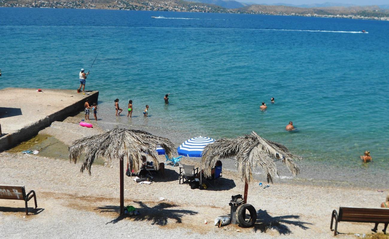 Foto de Aeantio beach con guijarro fino claro superficie