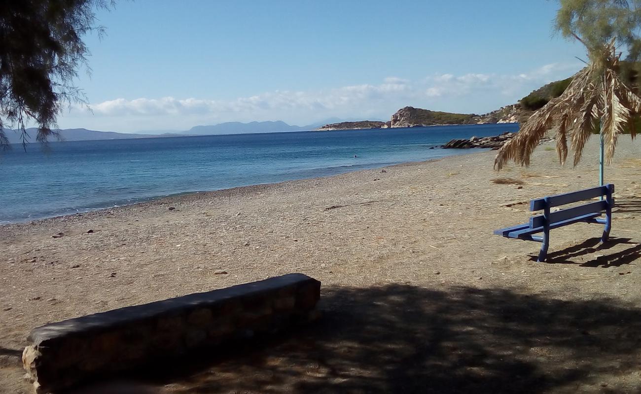 Foto de Dimitrani Beach con arena/piedras marrón superficie