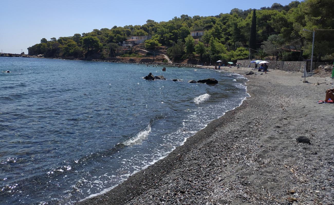 Foto de Paralia Portes con arena/piedras marrón superficie