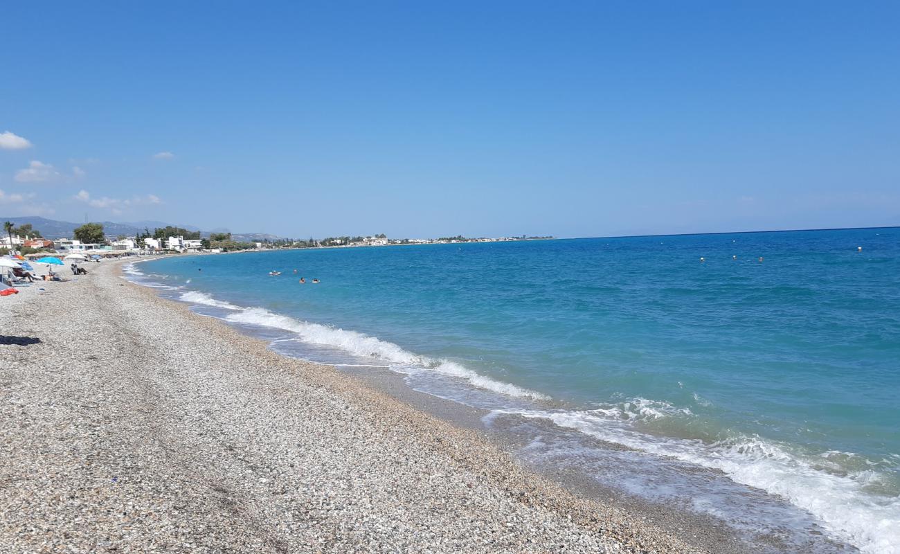 Foto de Paralia Vrachatiou con guijarro ligero superficie