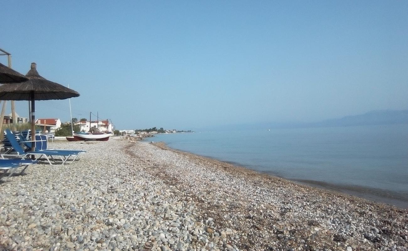 Foto de Kokkoni beach con arena gris y guijarros superficie