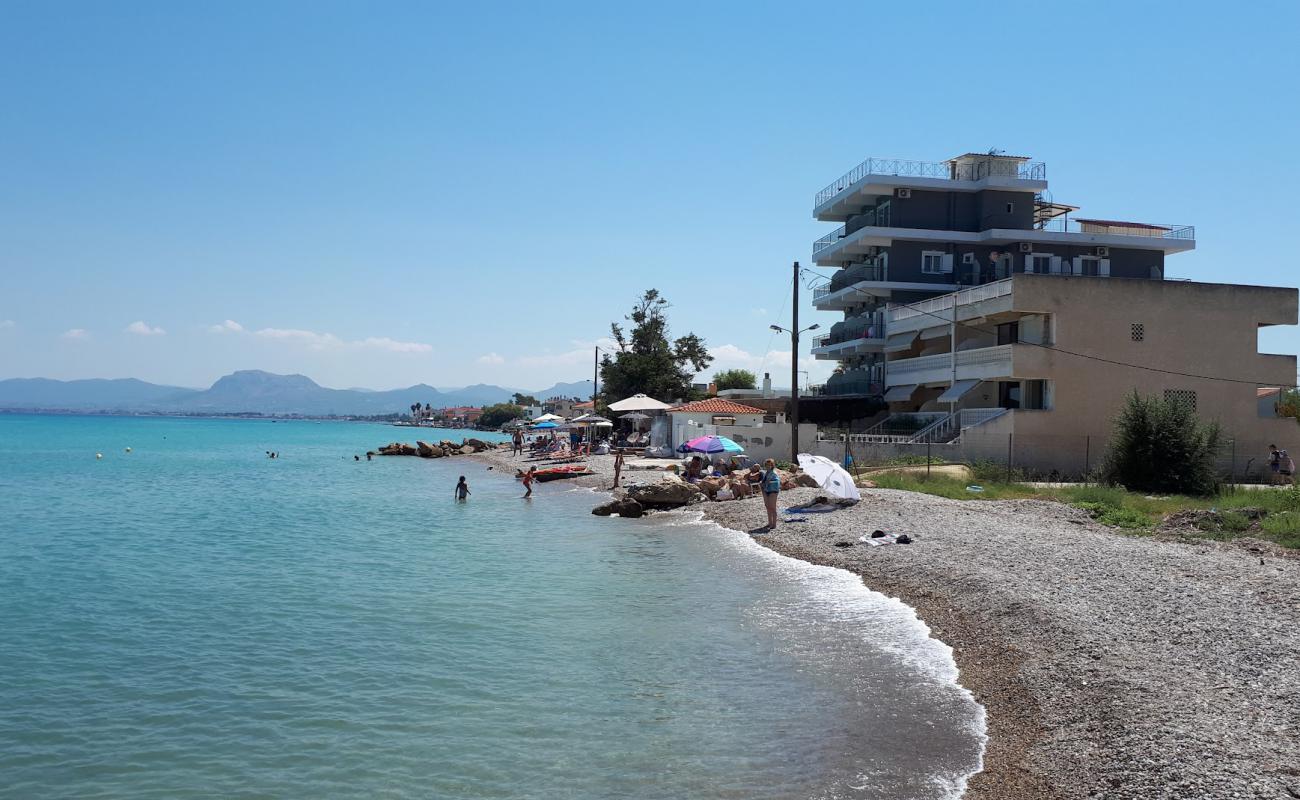 Foto de Paralia Nerantzas con arena gris y guijarros superficie