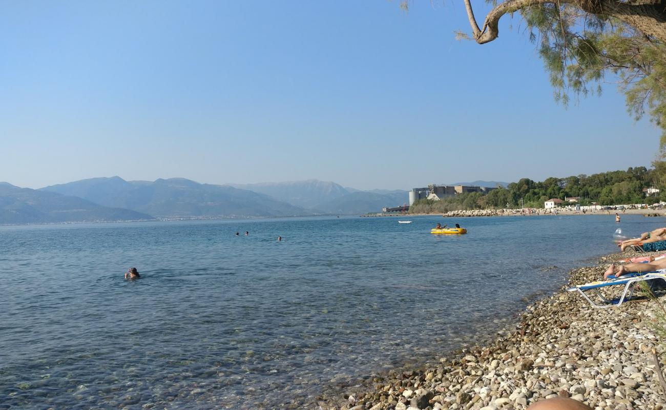 Foto de Paralia Arachovitikon con piedra superficie