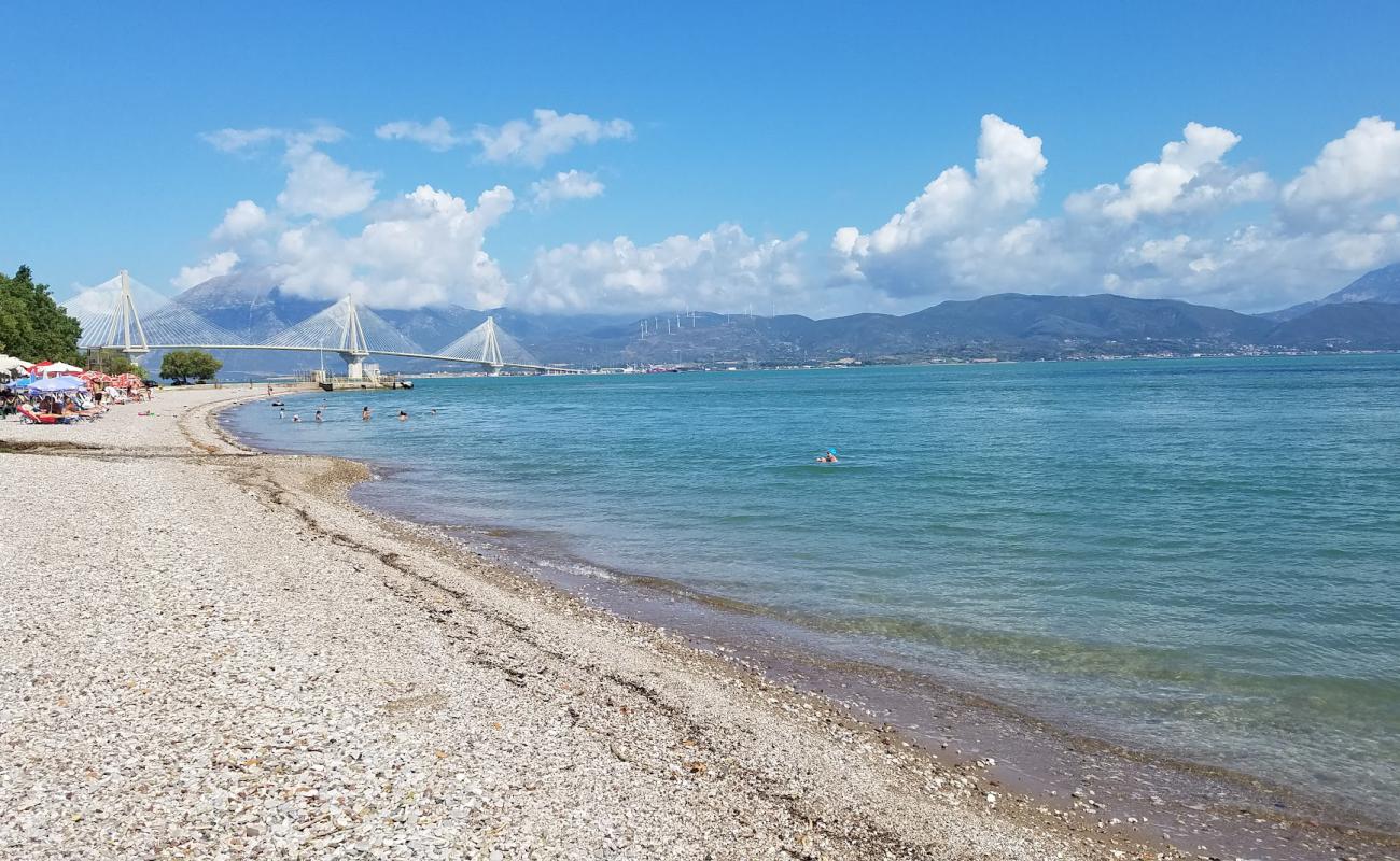 Foto de Paralia Aktaiou con guijarro oscuro superficie