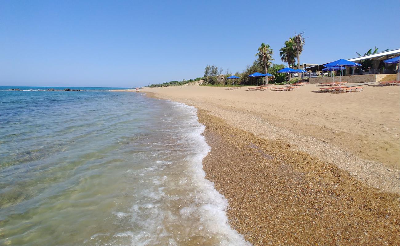 Foto de Paralia Glifa con arena brillante superficie