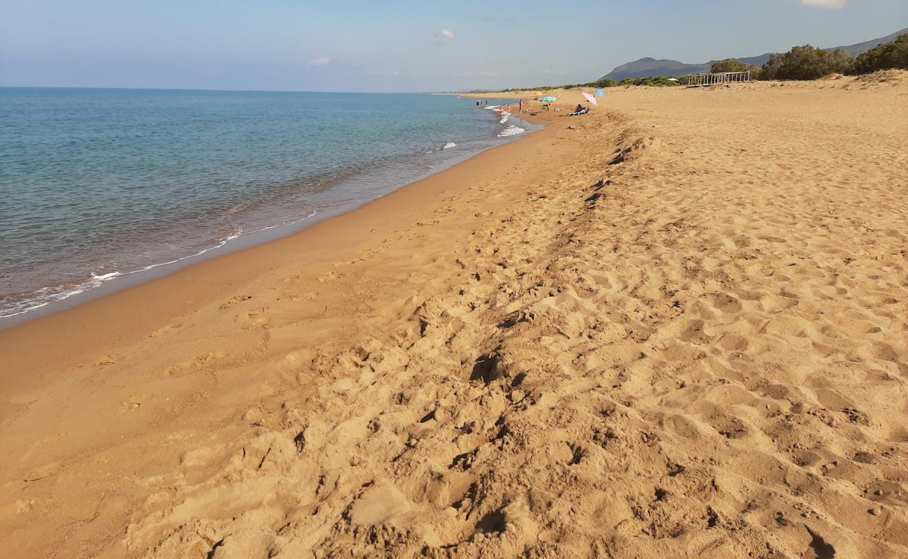 Foto de Paralia Zacharo con arena oscura superficie