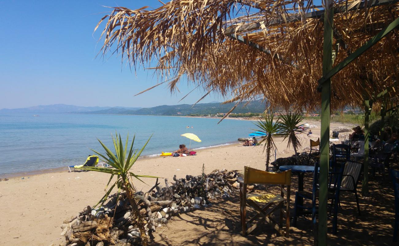 Foto de Sergiani beach con arena oscura superficie