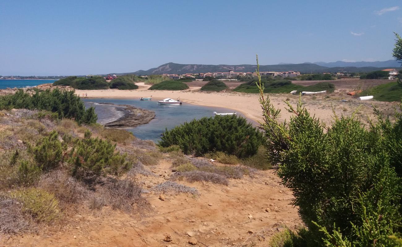 Foto de Romanos beach II con arena oscura superficie