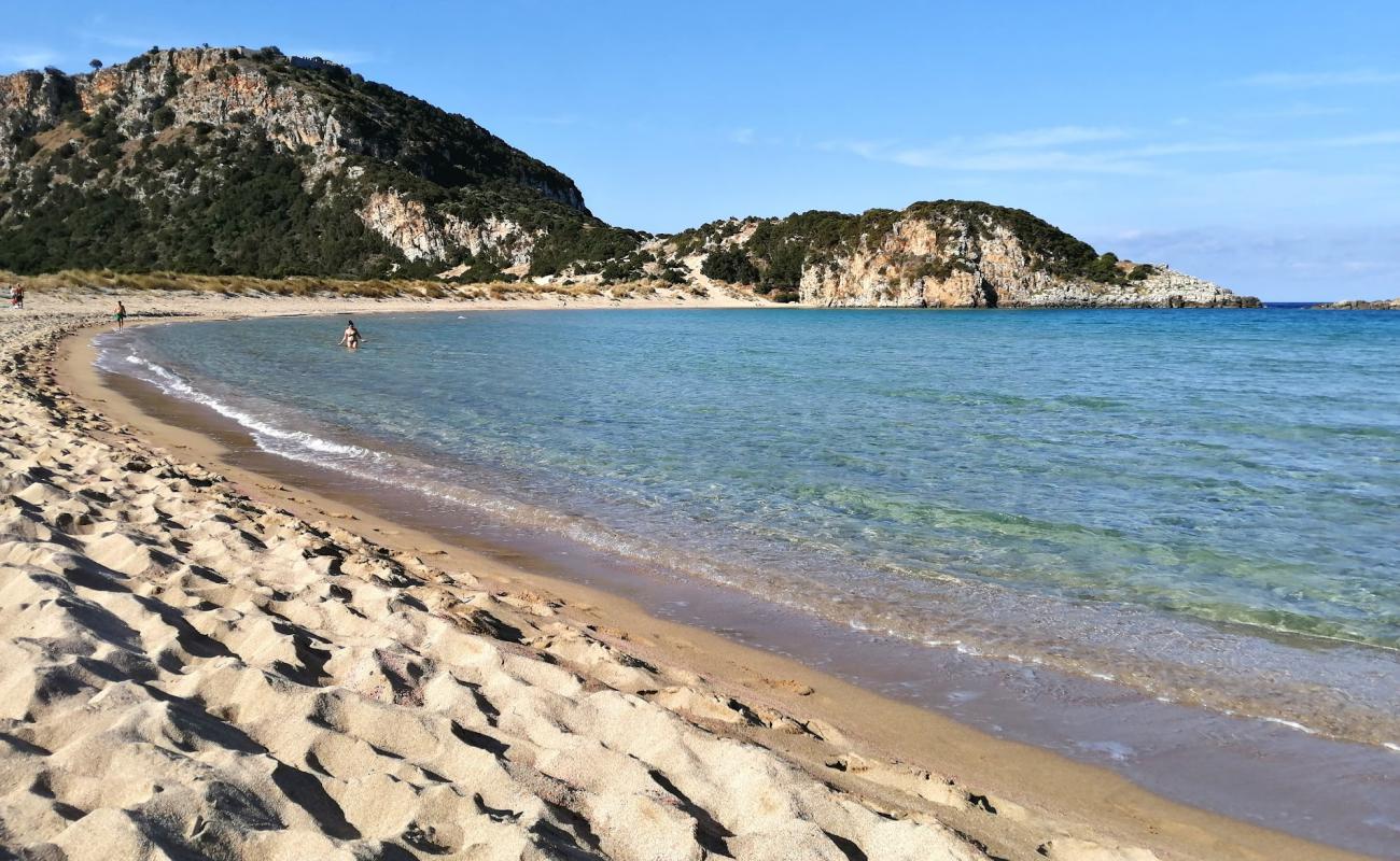 Foto de Playa de Voidokilia con brillante arena fina superficie