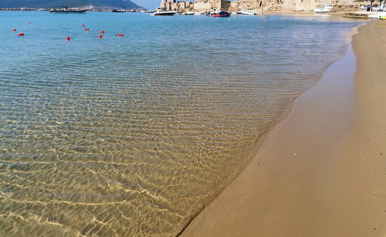 Foto de Paralia Methonis con arena oscura superficie