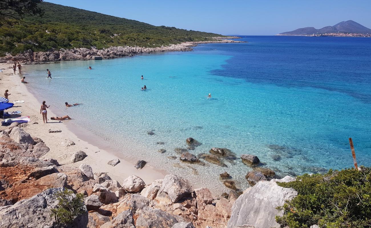 Foto de Playa de Ammos con arena gris superficie