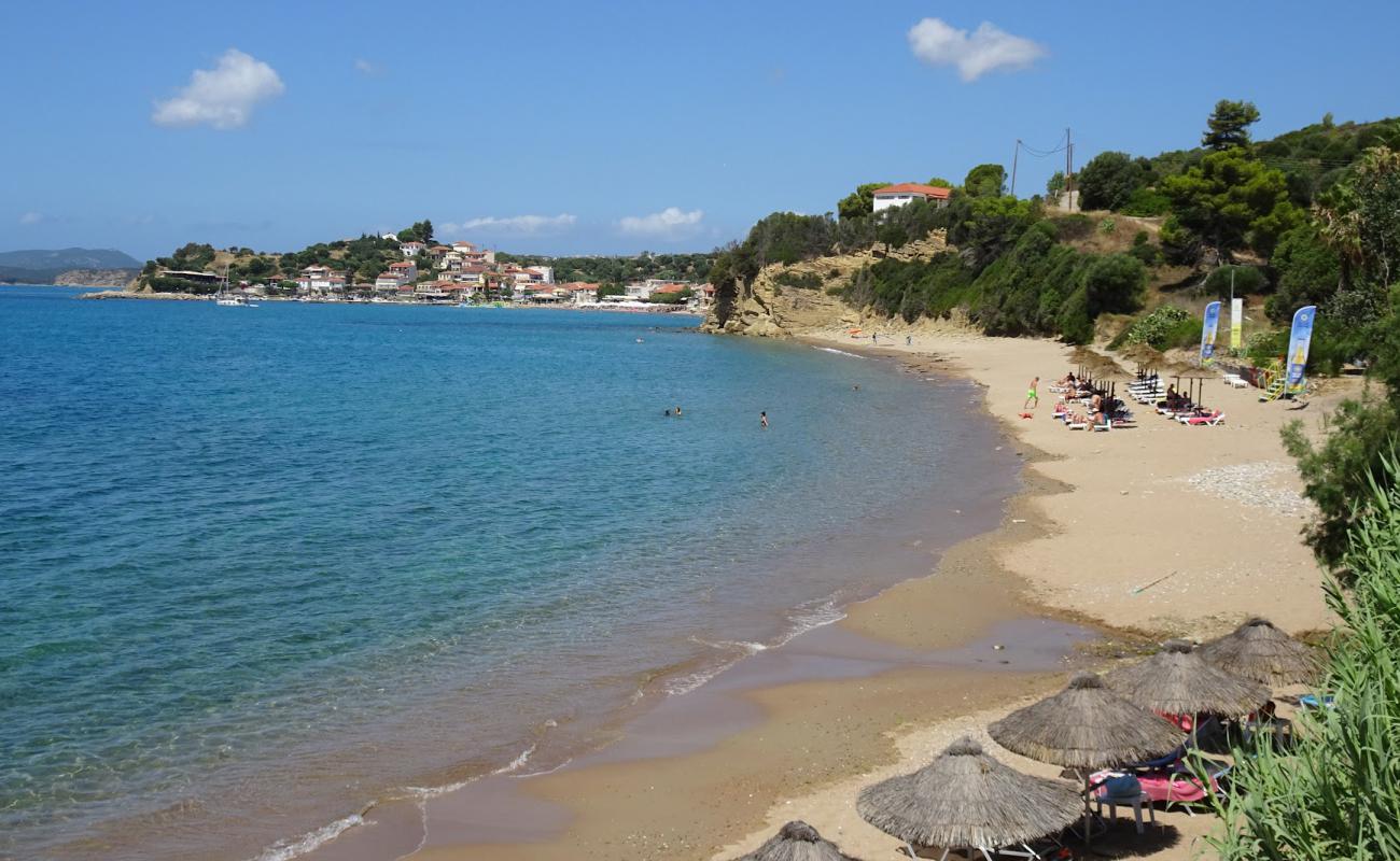 Foto de Finikounta II beach con arena brillante superficie