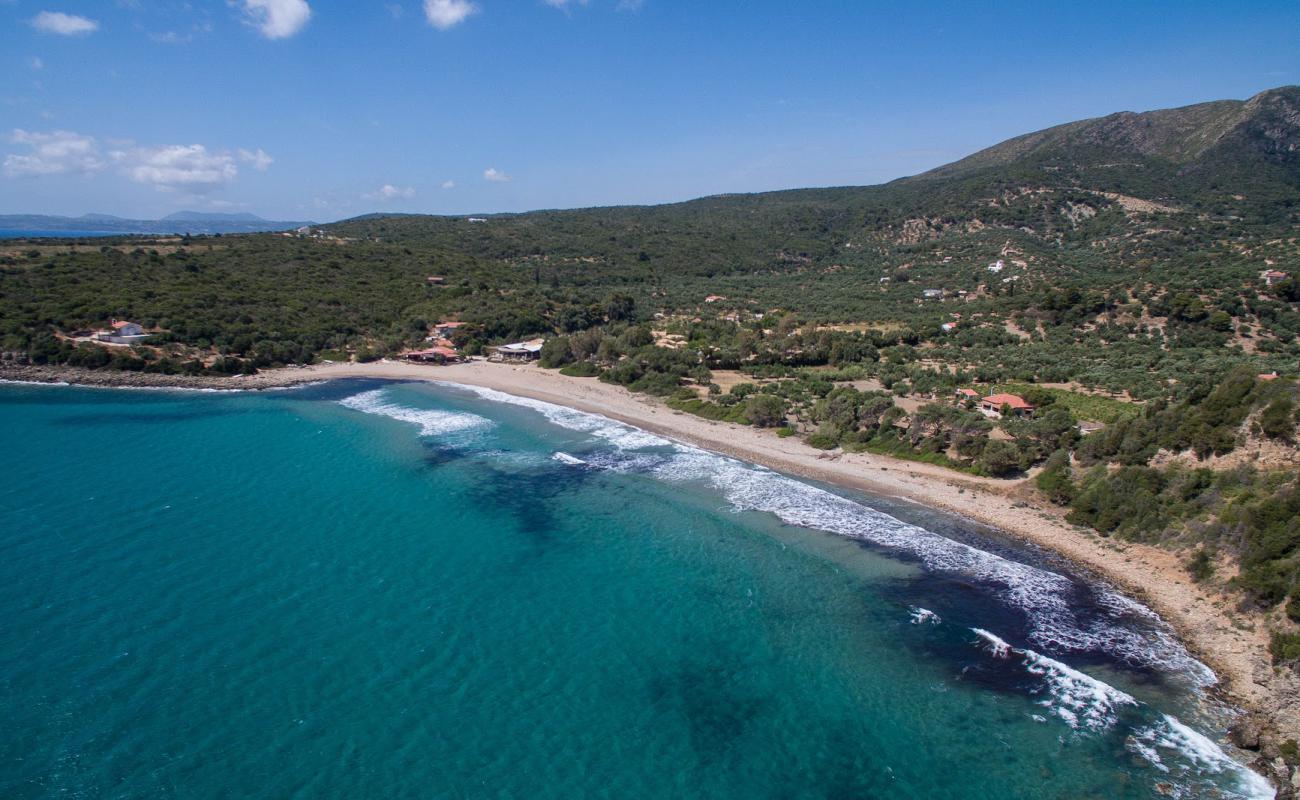 Foto de Tsapi beach con arena brillante superficie