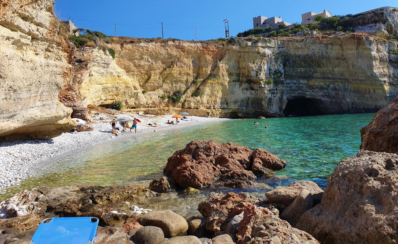 Foto de Chalikia beach con guijarro blanco superficie