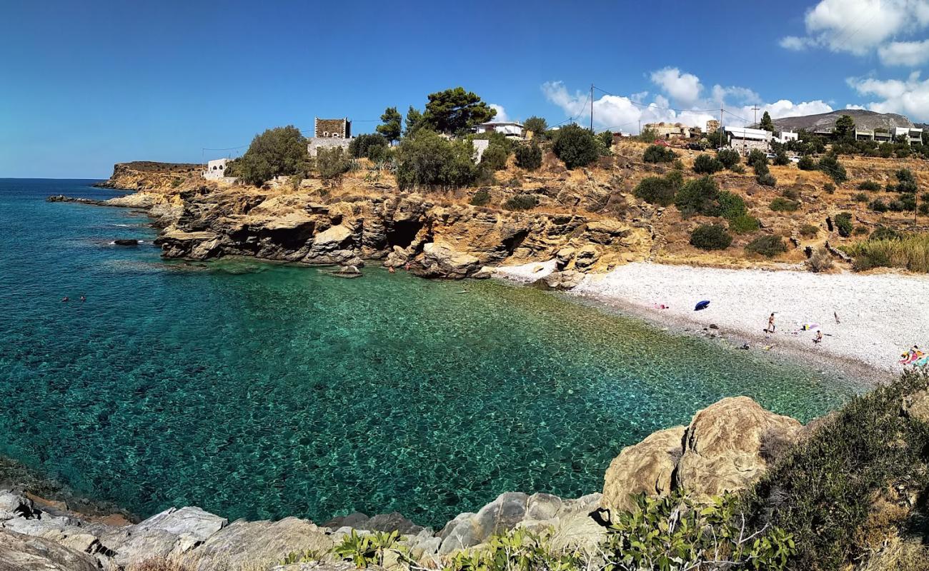 Foto de Sarolimeni beach con guijarro blanco superficie