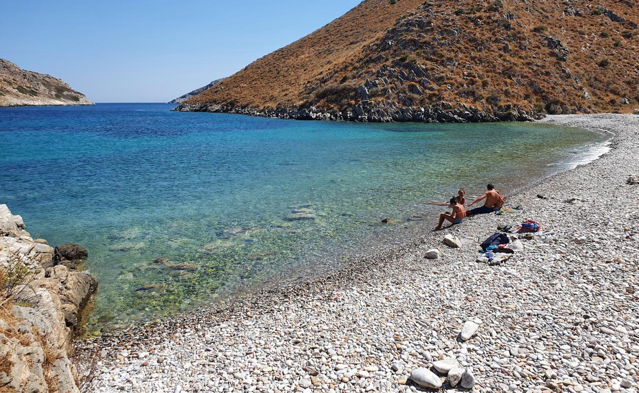 Foto de Vathi beach con guijarro ligero superficie