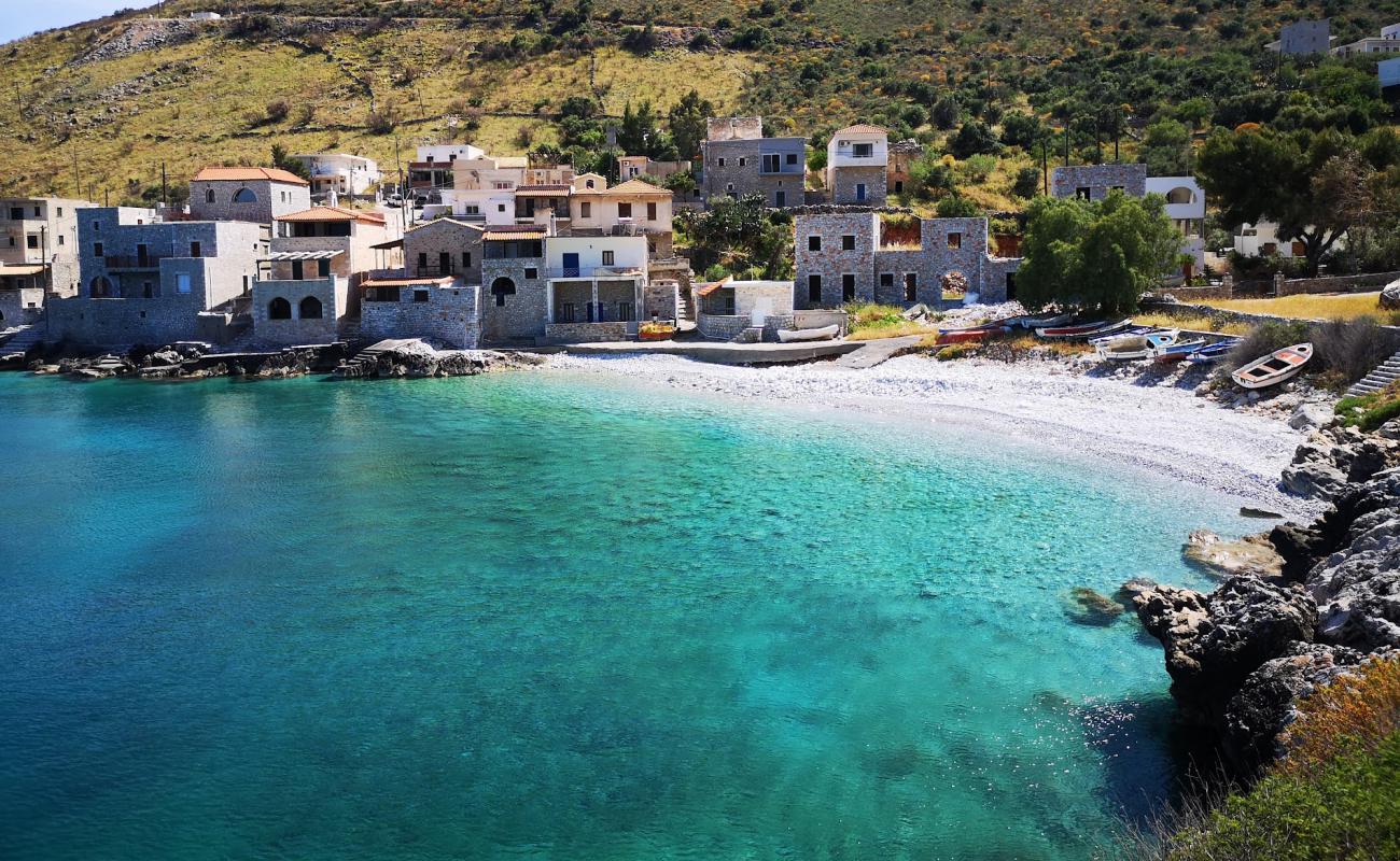 Foto de Agios Kyprianou beach con guijarro blanco superficie