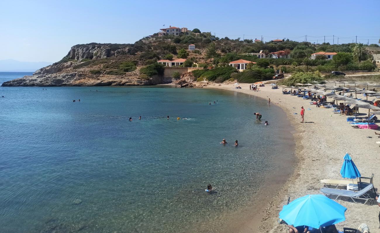 Foto de Viandini beach con arena oscura superficie