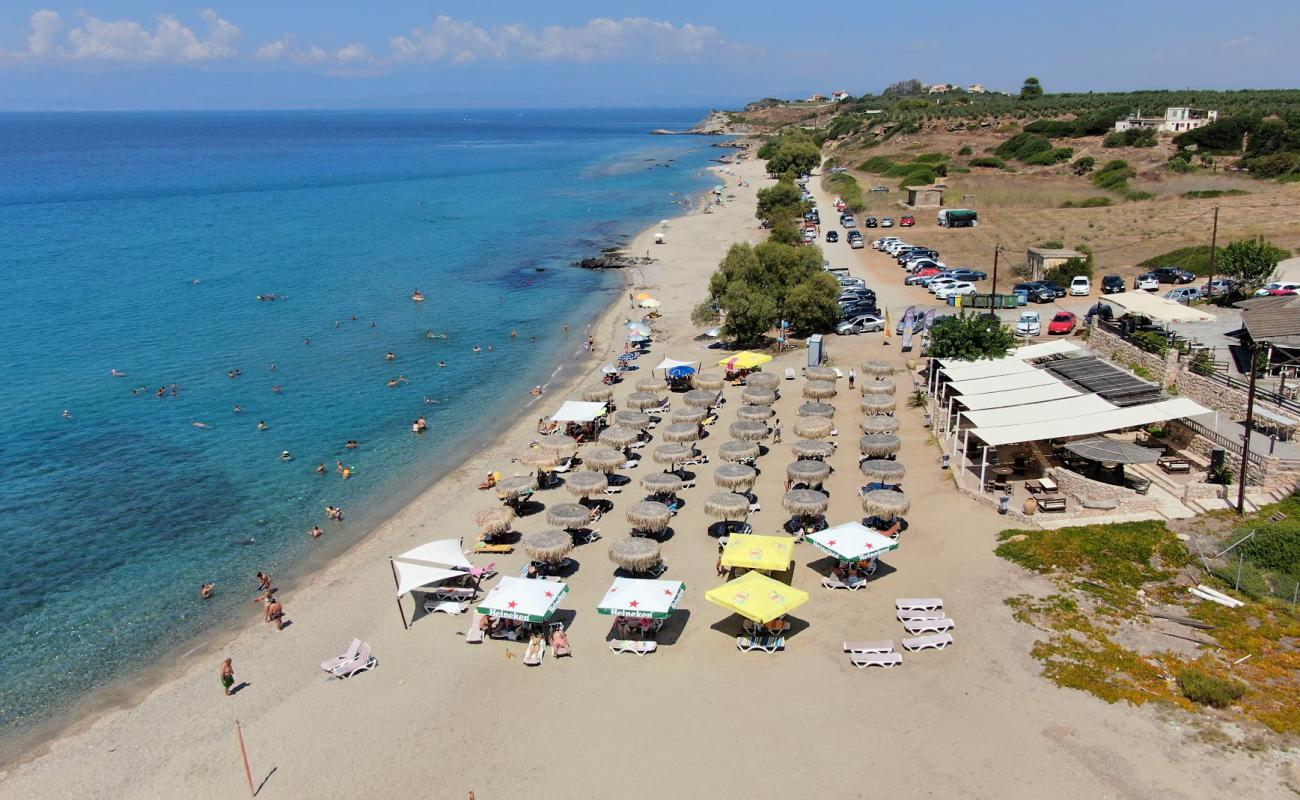 Foto de Tigania beach con arena fina y guijarros superficie