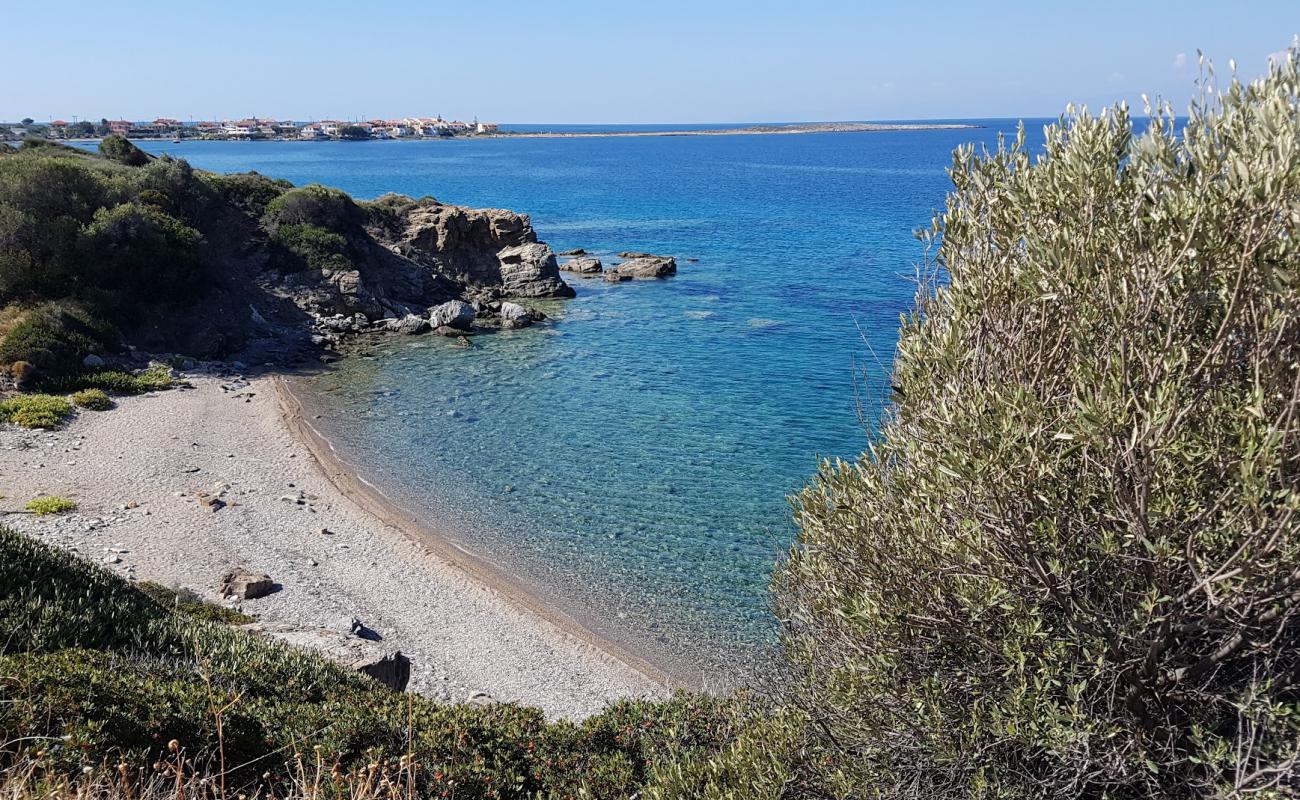 Foto de Oink beach con guijarro oscuro superficie