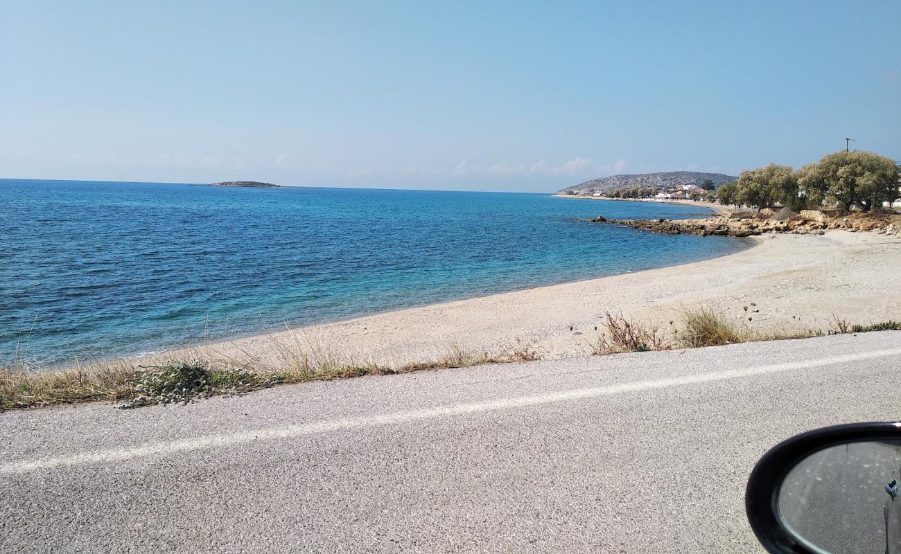 Foto de Marathias beach II con arena oscura superficie