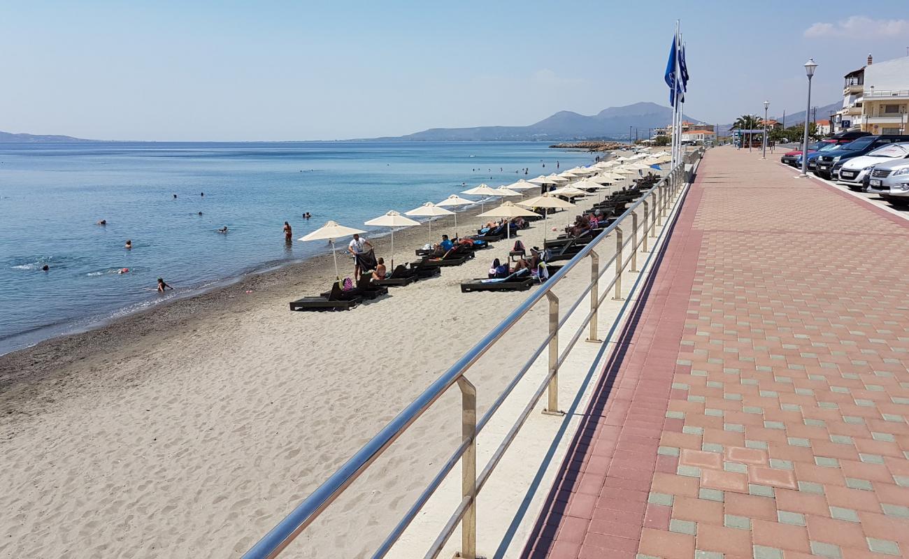 Foto de Neapolis beach con arena brillante superficie