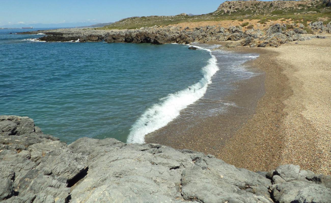 Foto de Saint Nicholas beach con guijarro gris superficie