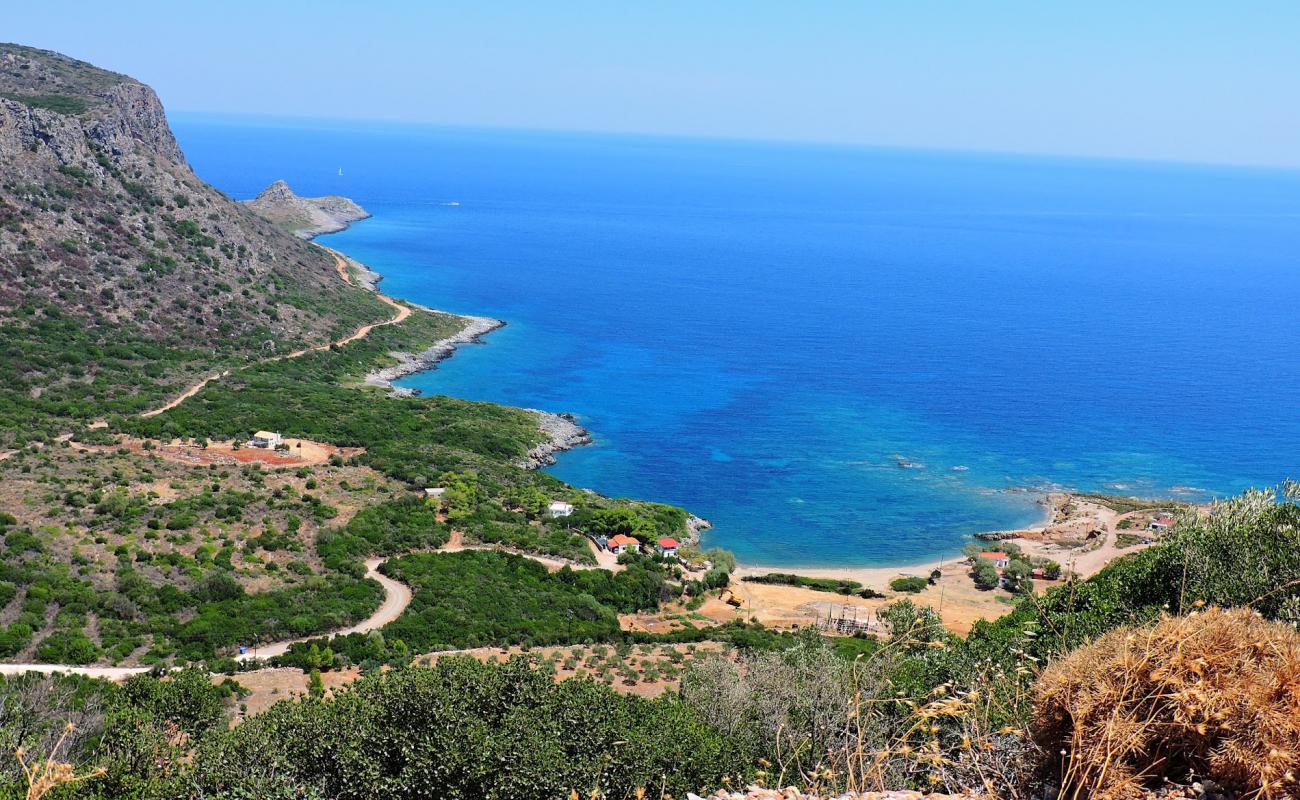 Foto de Varko beach II con arena/guijarros negro superficie