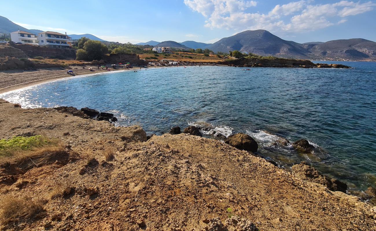 Foto de Ambelakia beach con arena oscura superficie