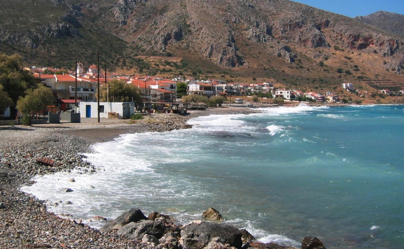 Foto de Monemvasia beach con guijarro gris superficie