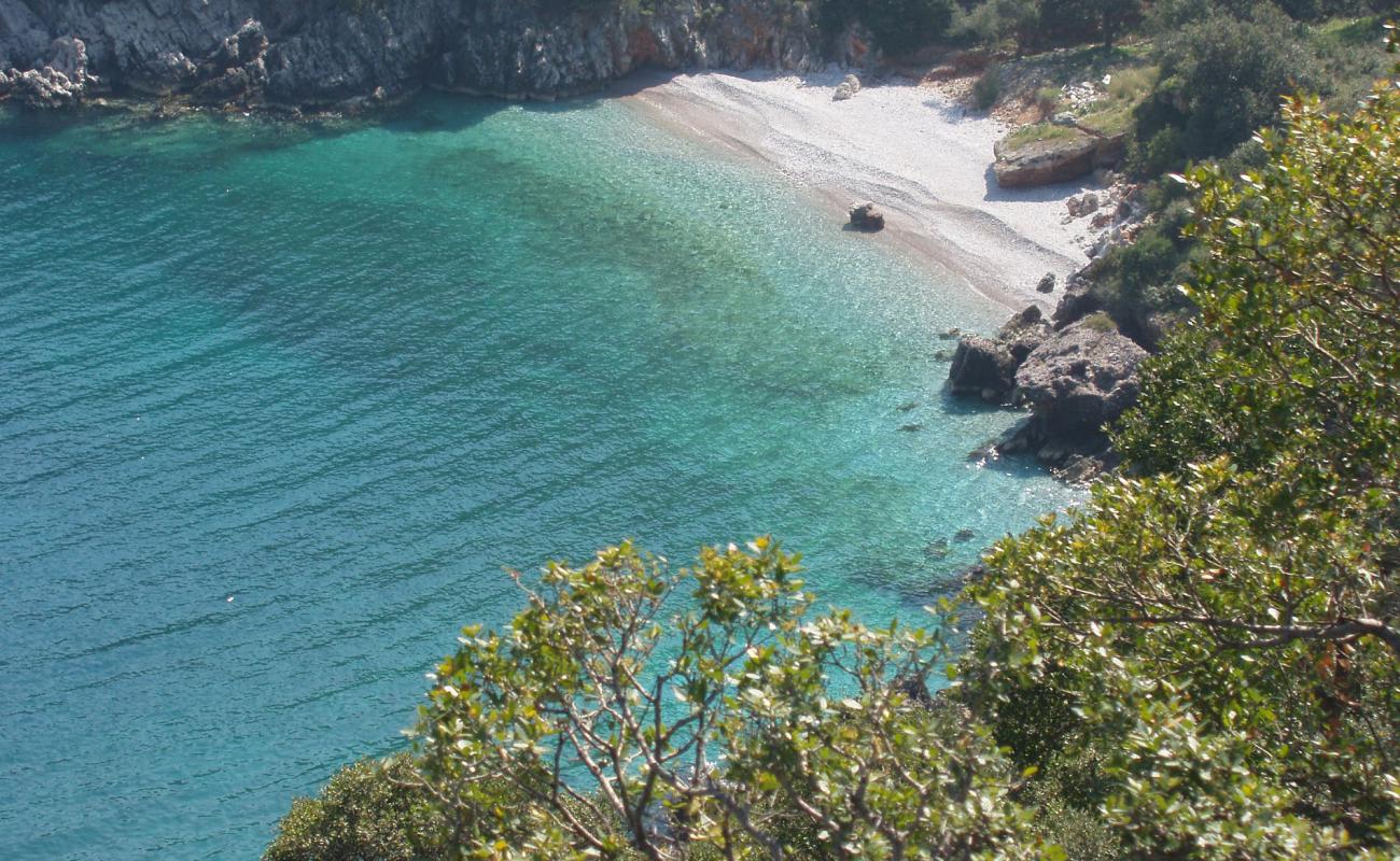 Foto de Fokiano beach II con guijarro gris superficie