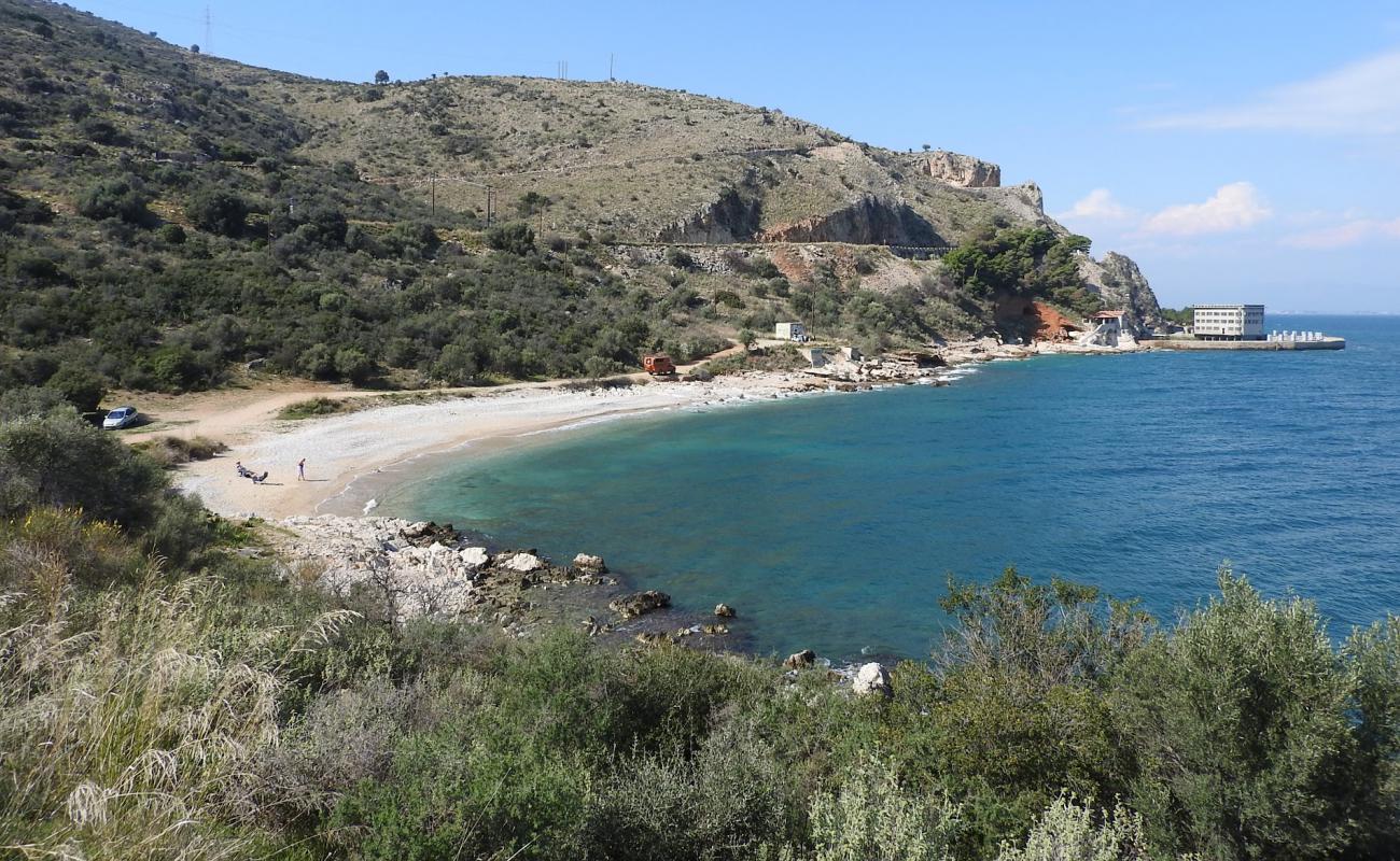 Foto de Anavalos Beach con arena fina y guijarros superficie