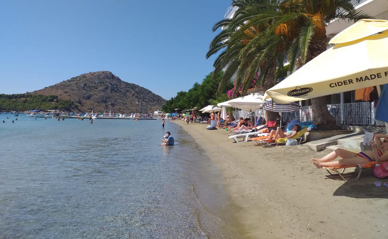 Foto de Tolo Beach || con arena fina oscura superficie