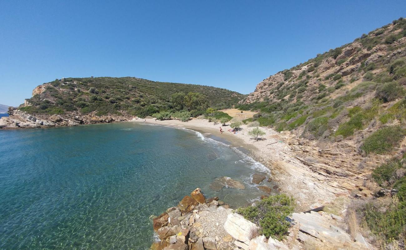 Foto de Kolpos Idras con arena fina y guijarros superficie