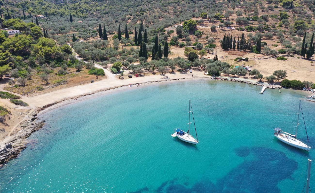 Foto de Vagionia bay con arena fina y guijarros superficie