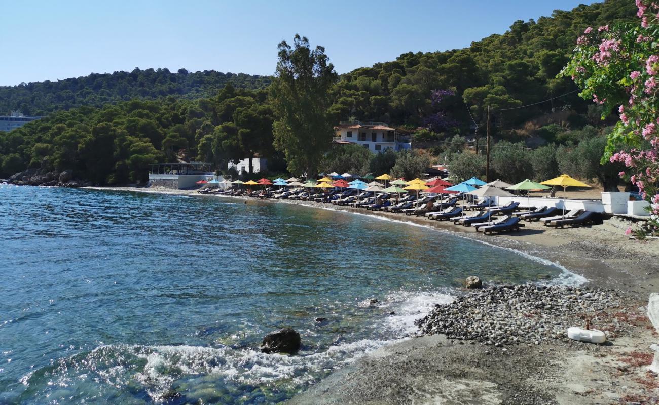 Foto de Monastiri Beach con arena fina y guijarros superficie