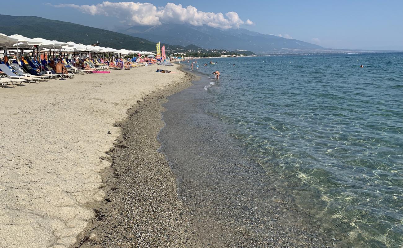 Foto de Nei Pori beach con arena brillante superficie