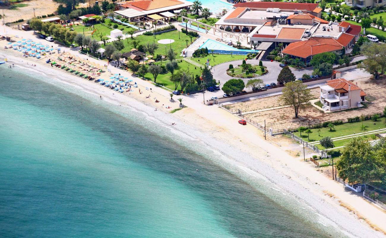 Foto de Poseidon hotel beach con arena gris superficie