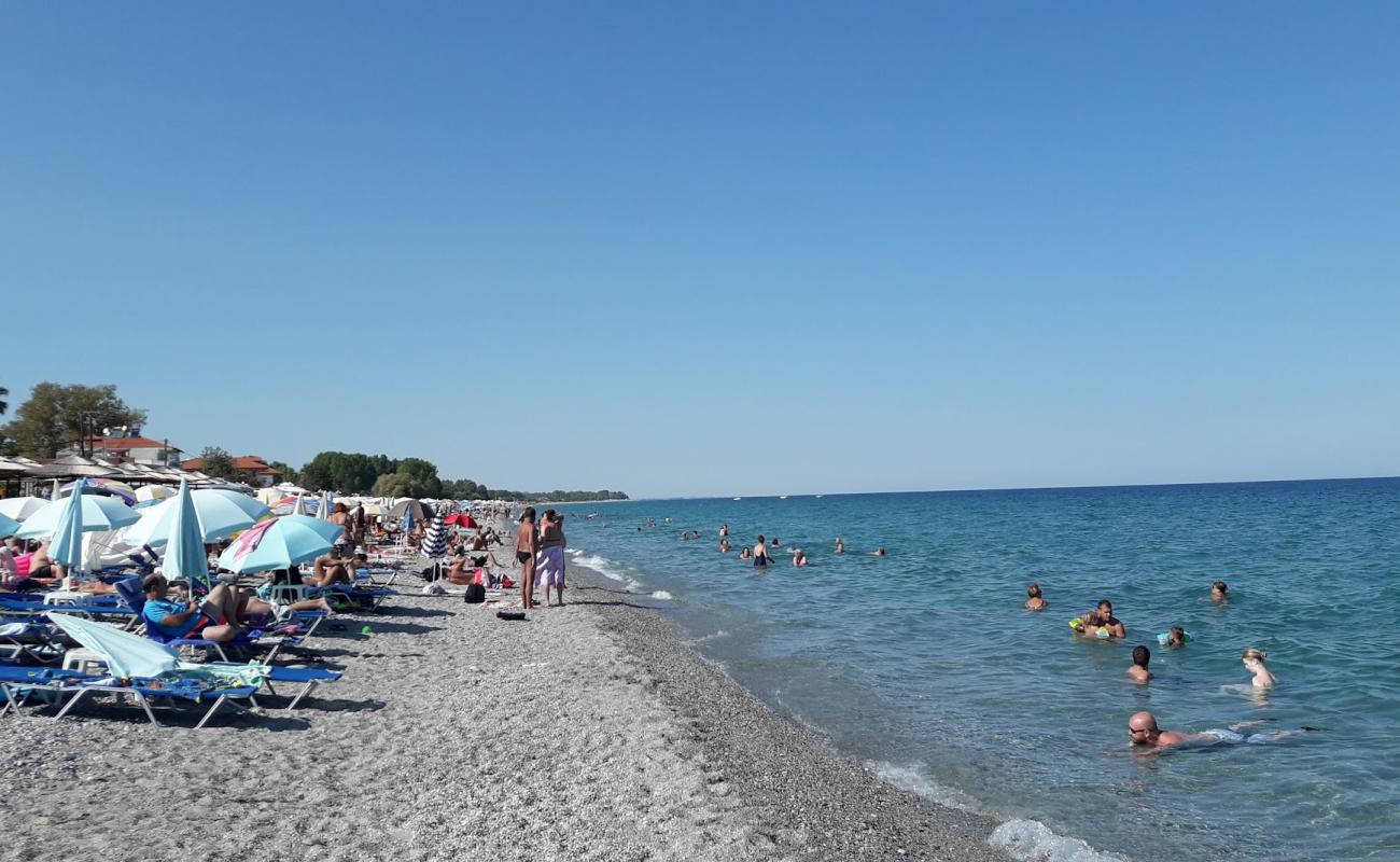 Foto de Leptokaria beach con arena gris y guijarros superficie