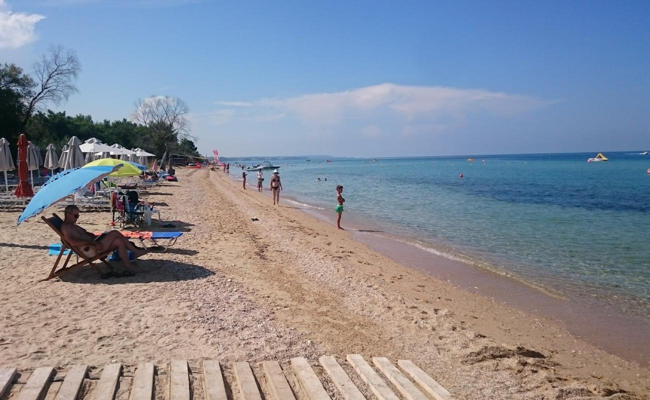 Foto de Playa de Portes con arena brillante superficie