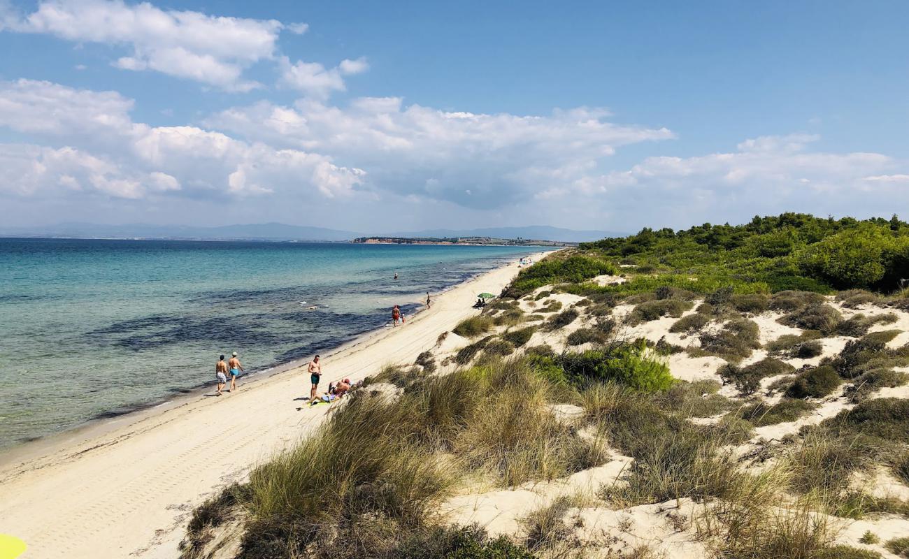 Foto de Stavronikita beach con arena fina blanca superficie