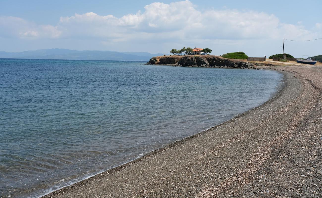 Foto de Agios Nikolaoh beach con guijarro gris superficie