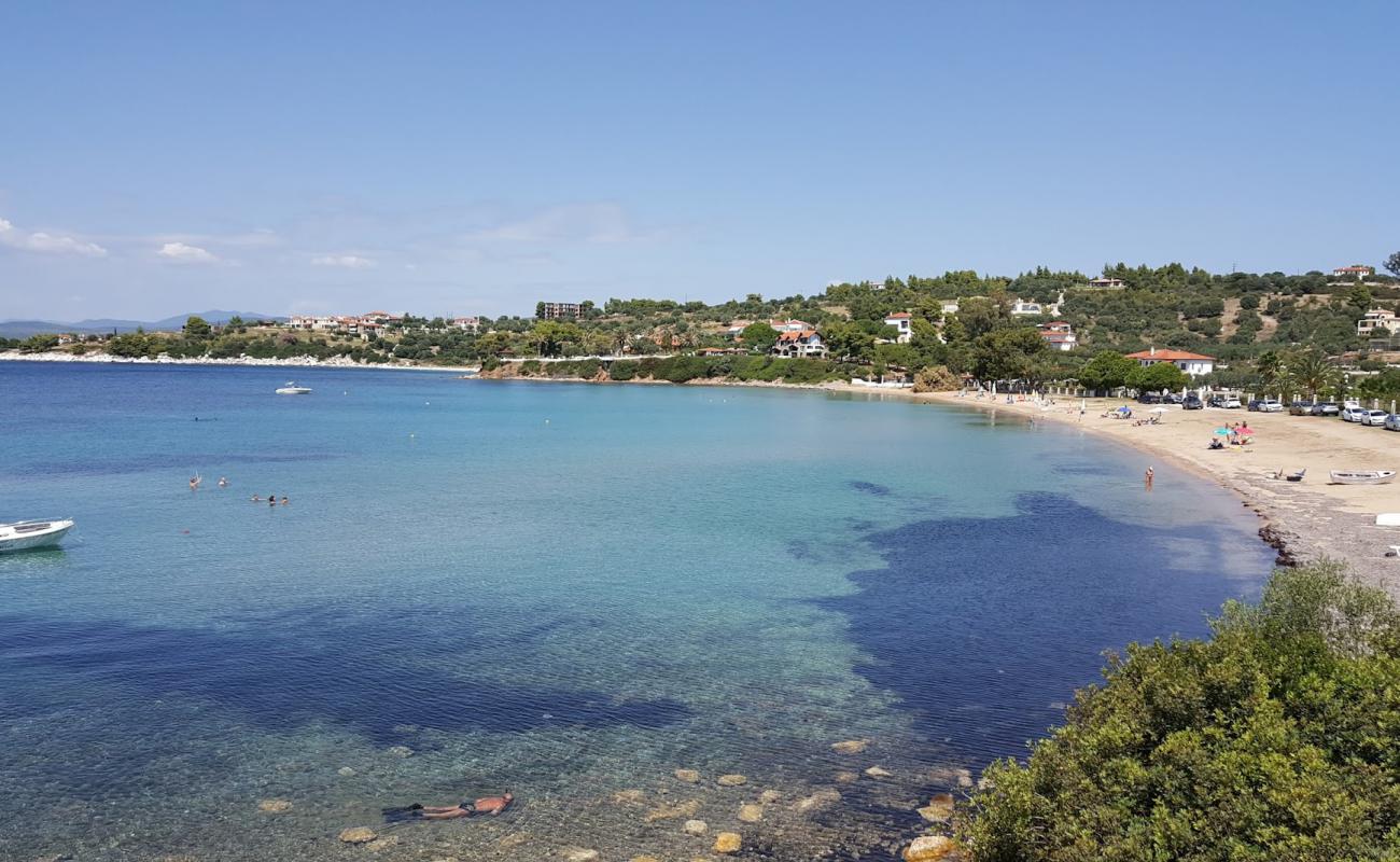 Foto de Kastri beach con arena oscura superficie