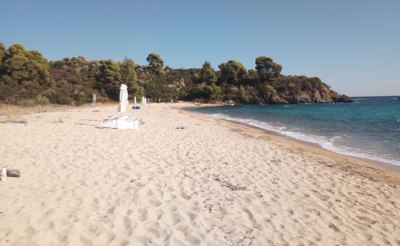 Foto de Azapiko beach III con arena oscura superficie