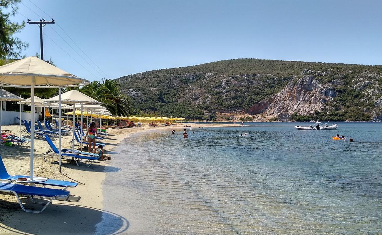 Foto de Porto Koufo beach con arena brillante superficie