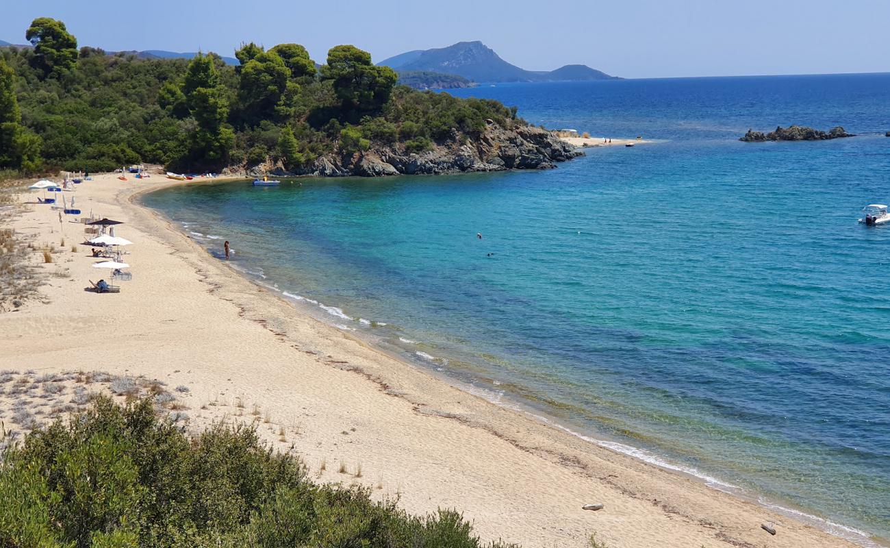 Foto de Sithonia cape con arena/guijarros negro superficie